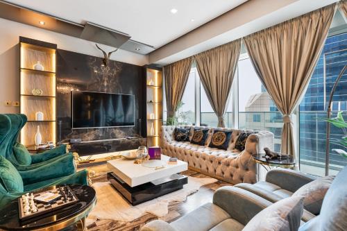 Highend 2BR Palm Sea View with Pool and Nightlife Marina