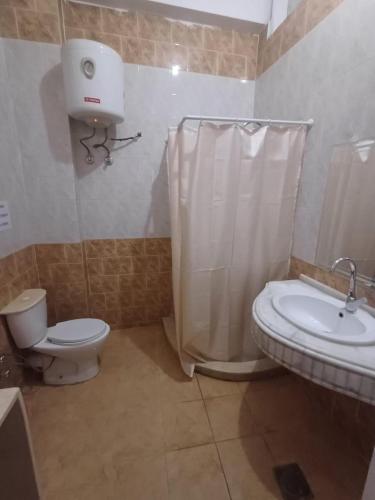 Bilik mandi di Tara Apartments