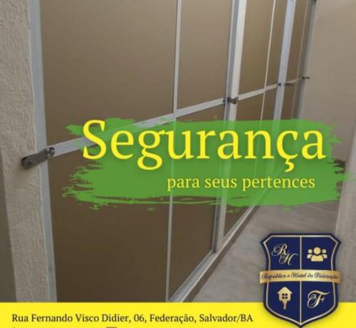 Certificado, premio, señal o documento que está expuesto en Vaga compartilhada Hostel da federação