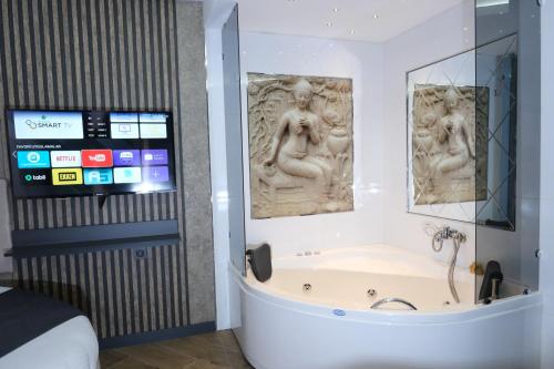 Bilik mandi di Nomad Hub Istanbul Suit