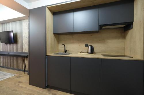 Dapur atau dapur kecil di Nomad Hub Istanbul Suit