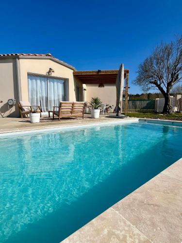 La Villa Bohème - 6 personnes, Piscine chauffée, 10 min des plages