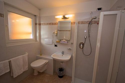 Salle de bains dans l'établissement Hotel Miravalle
