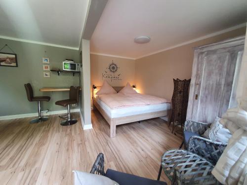 a bedroom with a bed and a desk and chairs at Ferienwohnung "Unner Deck" in Sahrensdorf