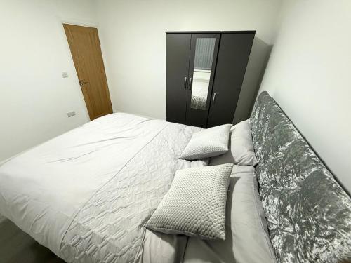a bedroom with a large bed and a couch at Cozy 3 bedroom home in Wyken - Coventry in Wyken