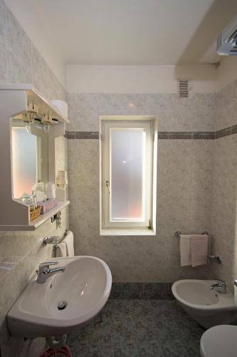 Salle de bains dans l'établissement Hotel Miravalle