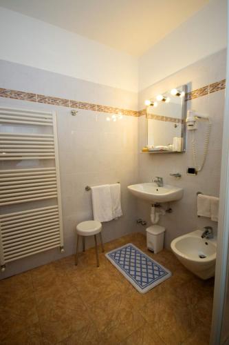 Salle de bains dans l'établissement Hotel Miravalle