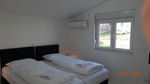Postel nebo postele na pokoji v ubytování Meerblick & Pool