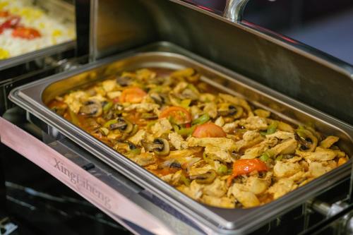 a metal pan of food in an oven at Caddem Inn Hotel in Mağusa