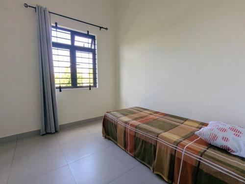 a bedroom with a bed and a window at Jabali in Roches Noires