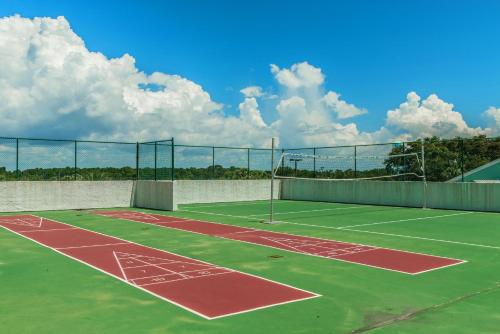 Tennis und/oder Squash in der Unterkunft Surfside Resort #404 oder in der Nähe