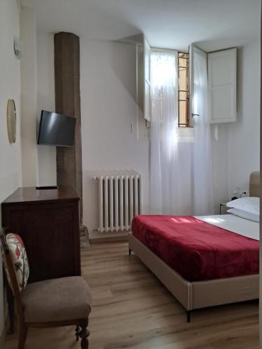 Łóżko lub łóżka w pokoju w obiekcie Palazzo Capponi alle Rovinate