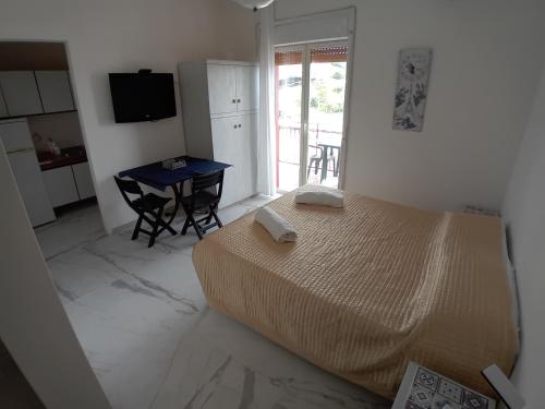 Postel nebo postele na pokoji v ubytování bbsulmare-com Viola Apartment