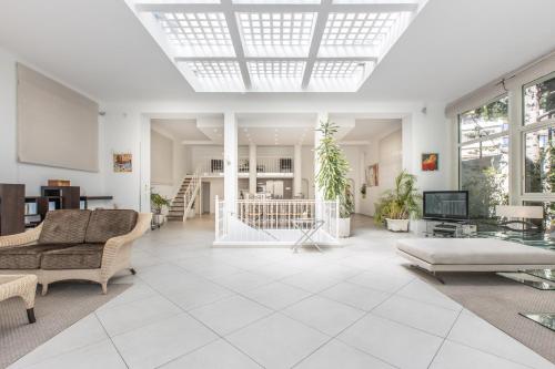 Heart of Cannes Luxury Stay - Steps from Beach & Palais