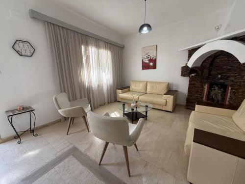 PalaiólimnosにあるPhiloxenia traditional house private jacuzziのギャラリーの写真