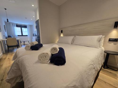 VV Almansa Canteras I "by henrypole home"