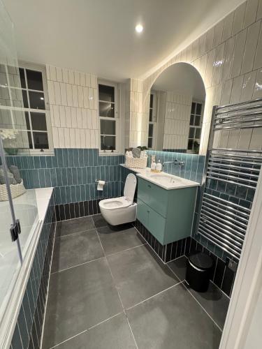 Koupelna v ubytování High Deluxe Standard flat for 6 people in the heart of London
