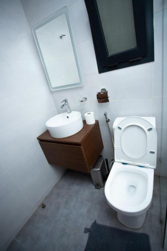 Bagno di Aquaview Amina's rental apartment