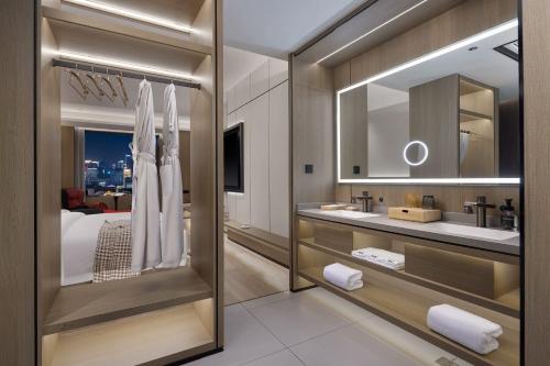 Koupelna v ubytování Wenzhou wumajie all-weather hotel shamao river branch - located in the city center pedestrian street with breakfast coffee afternoon tea free laundry drying service free gym free daily necessities free wifi tourist attractions hotel recommendation