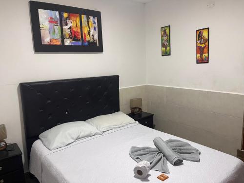 The Chill in Mansion Hostel Santa Martaにあるベッド