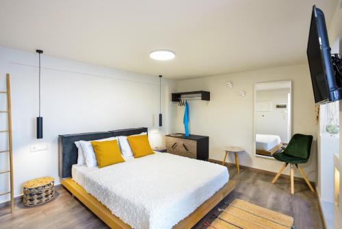 Kumka seafront suite