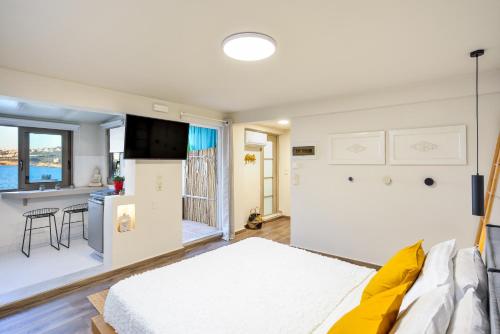 Kumka seafront suite
