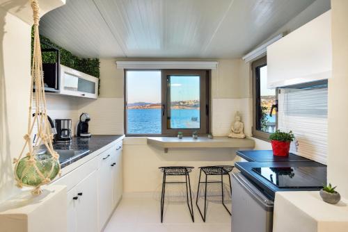 Kumka seafront suite