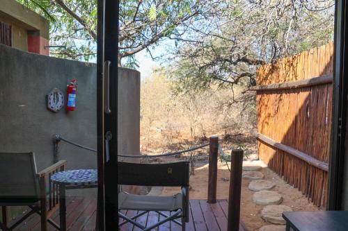 Un balcón o terraza en Call of the Wild Lodge