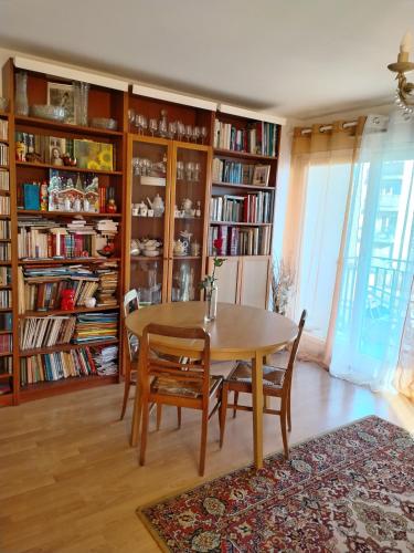 Appartement 65m2/2piéces/centre/parking privé