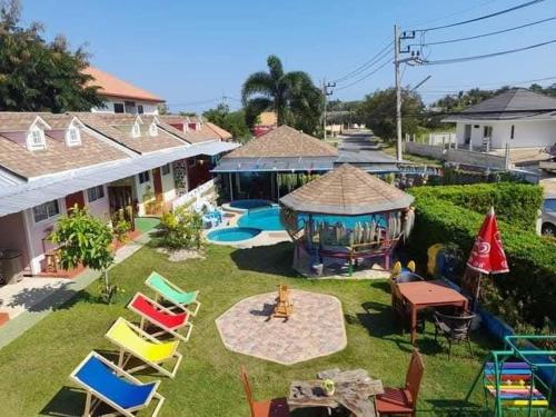 Bazén v ubytování พลอยฟ้ารีสอร์ทเขาเต่า Ployfarresortkhaotao nebo v jeho okolí