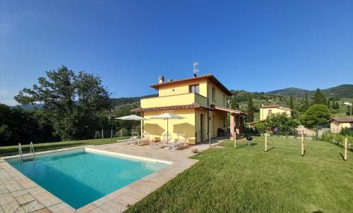 Bazén v ubytování Villa Oliveto nebo v jeho okolí