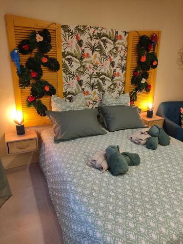 a bedroom with a bed with two dolls on it at Une virée à deux, gîte et spa in Guiscard