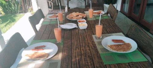 ホテルの敷地内または近くでの食事または食べ物