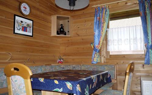 a room with a couch and a table in a cabin at Ferienhaus Nr 25, Typ A, Feriendorf Jägerpark, Bayerischer Wald in Prackenbach