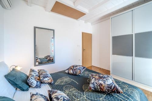 a living room with a large bed with pillows at Moenia Apartments in Milna