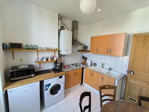 Photo de la galerie de l'établissement Appartement, 2 chambres, spacieux et plein de charme à 5 min du centre, à Pau