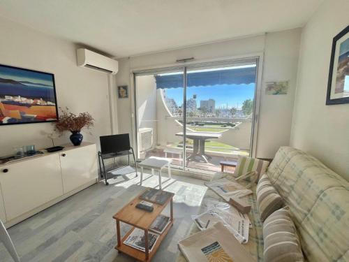 Studio avec parking, climatisation et terrasse à 500m des plages - FR-1-716-62