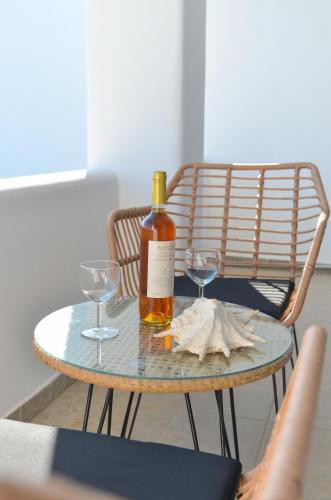Ποτά στο Cozy Sea View Home in Drios, Near Beaches and Shops