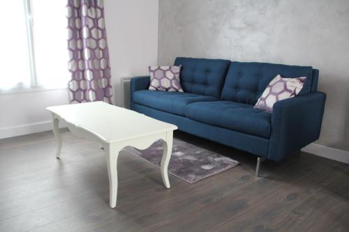 Ruang duduk di Cosy Apparts Suresnes La Défense