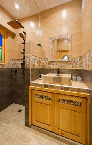 Ένα μπάνιο στο Riad Les Chtis D'Agadir