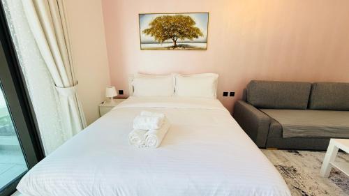 Lawnz Luxury furnished studio with Balcony Swimming Pool Gym Kids play ground