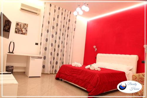 Кровать или кровати в номере Beauty House
