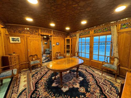 Gambar di galeri bagi Peacock Houseboats di Srinagar