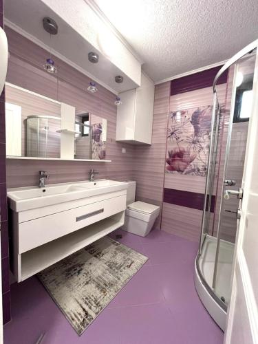 Koupelna v ubytování SunnyHill Apartment Ideal for Families & Groups