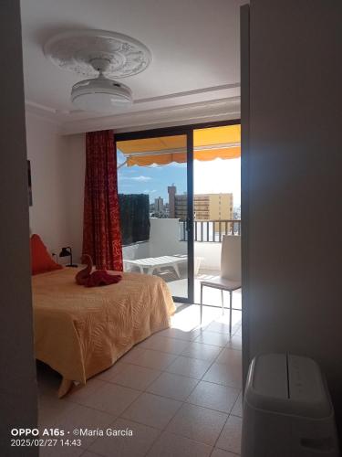 Postel nebo postele na pokoji v ubytování Garajonay Atico Costa Adeje & Jacuzzi& barbacoa Gran terraza