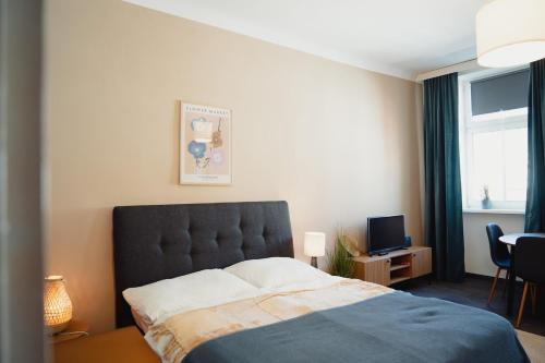 Cozy, Small, NEW with FREE Parking