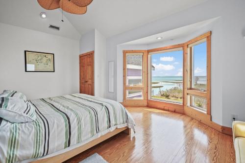 Katil atau katil-katil dalam bilik di Blake's Purple Point - Waterfront splendor!