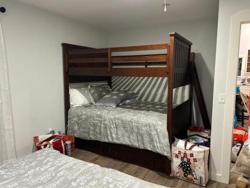 a bedroom with a bunk bed in a room at Mt Holly SKI & LAKE HOUSE 4 and 2 bedroom house, 2 separate homes, 2 bathrooms each, 8 mins to Okemo Mountain in Mount Holly