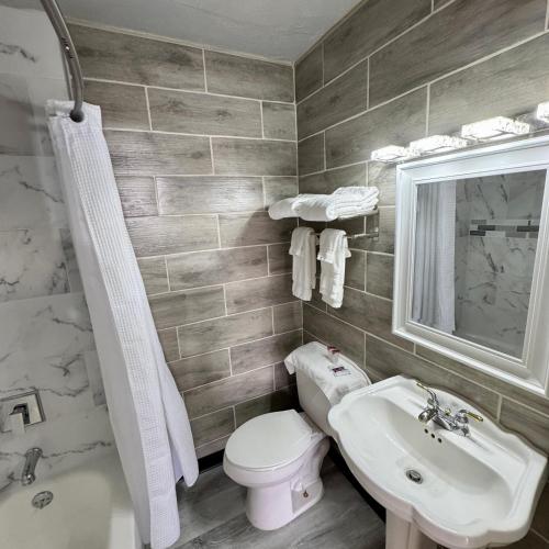 Ένα μπάνιο στο Nampa Downtown Inn