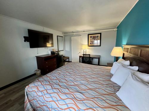 Ένα ή περισσότερα κρεβάτια σε δωμάτιο στο Nampa Downtown Inn